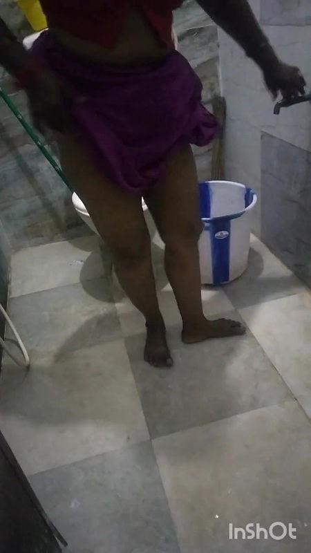 Toilet Pissing Hot Talking Bath Video