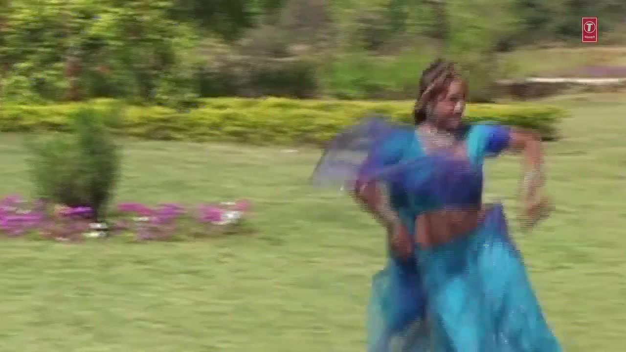 Very hot – Busty young Nidhi Dholakiya boob kiss, wild bouncing boobs hot cleavage