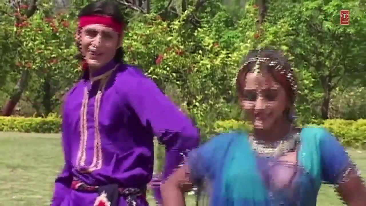 Very hot – Busty young Nidhi Dholakiya boob kiss, wild bouncing boobs hot cleavage