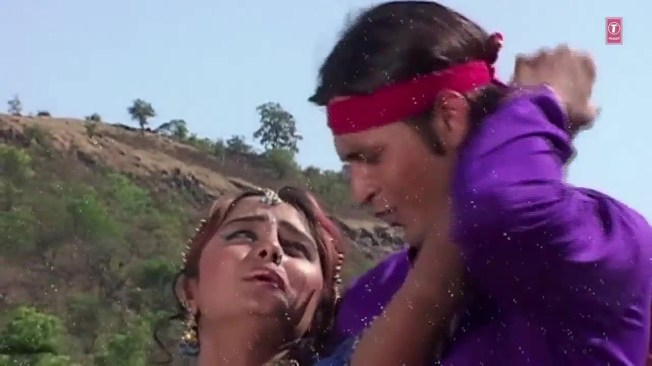 Very hot – Busty young Nidhi Dholakiya boob kiss, wild bouncing boobs hot cleavage