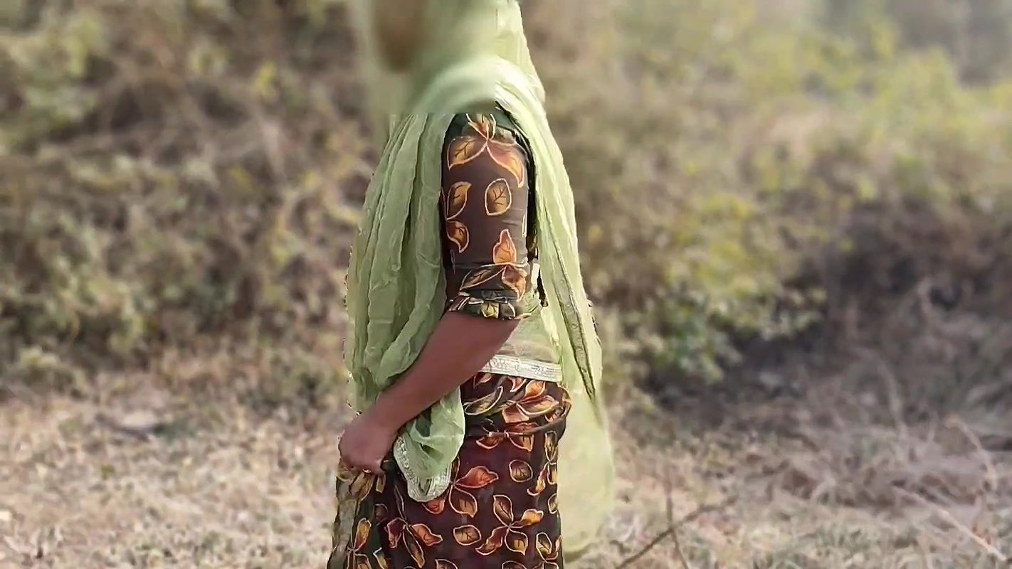 Indian Desi Village Girl Fucked for Gift in Jungle, Outdoor Jungal Sex Hindi Audio HD