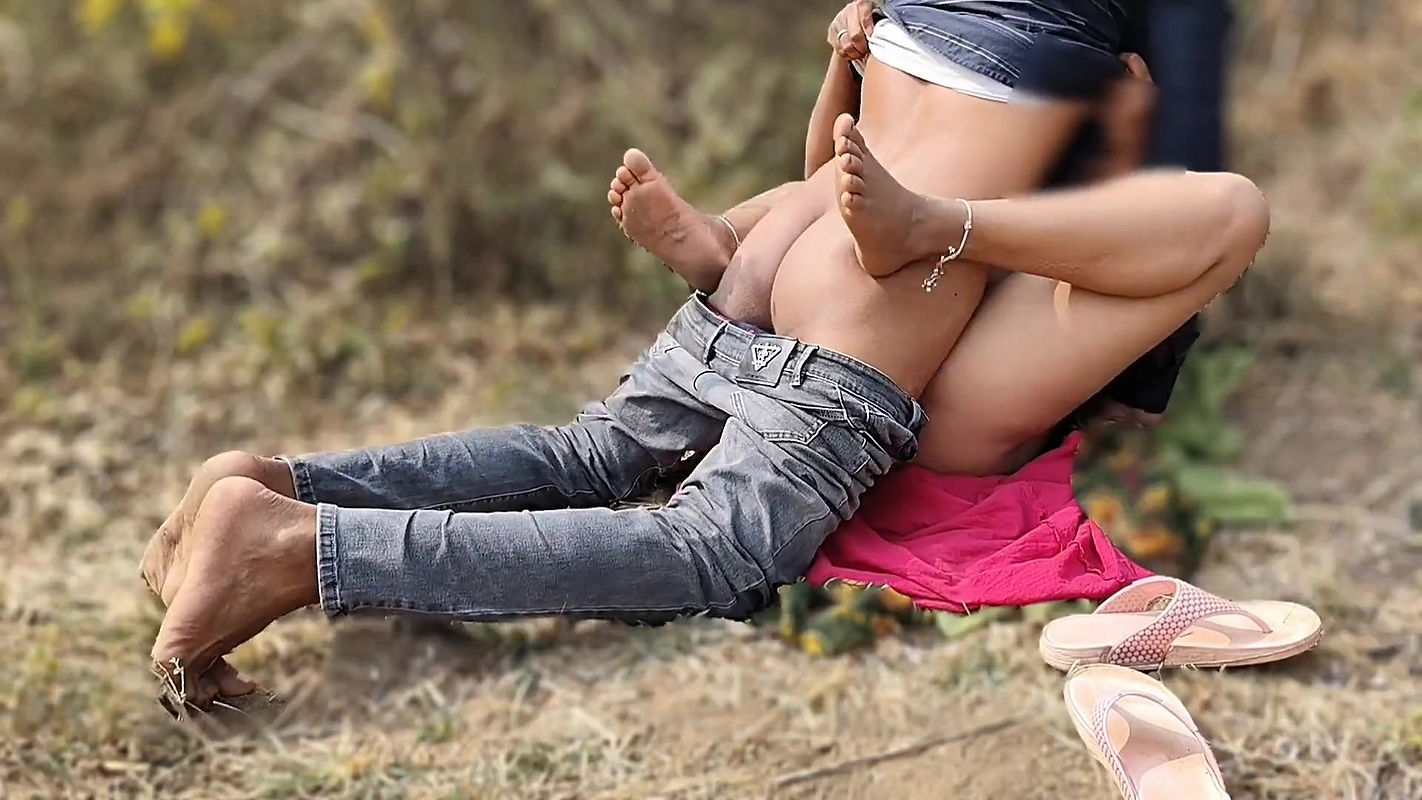 Indian Desi Village Girl Fucked for Gift in Jungle, Outdoor Jungal Sex Hindi Audio HD