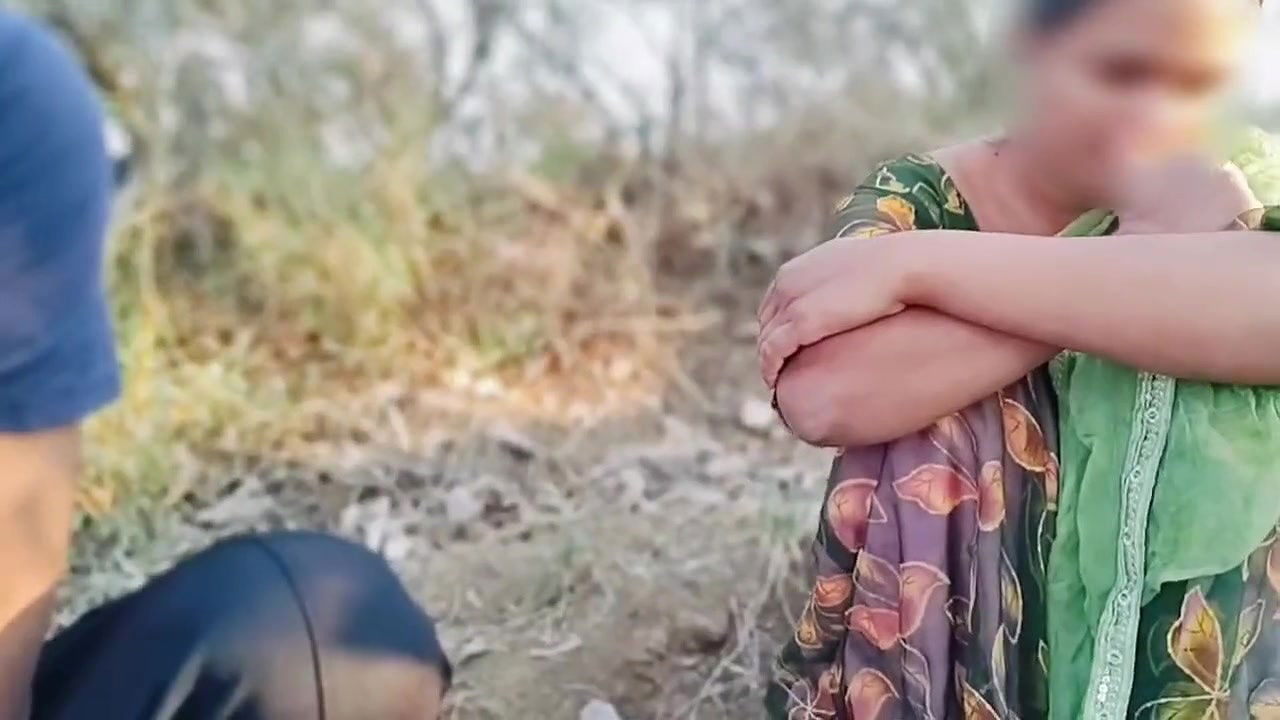 Indian Village Stepsister Sex in Jungle, Stepsister Fucked by Stepbrother, She Wants to Get Pregnant, Hindi Sexx Video