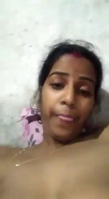 Hard mallu bhabhi fringering & showing her cum out