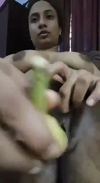 Masturbating with Banana mallu hot bhabhi vid