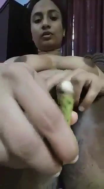 Masturbating with Banana mallu hot bhabhi vid