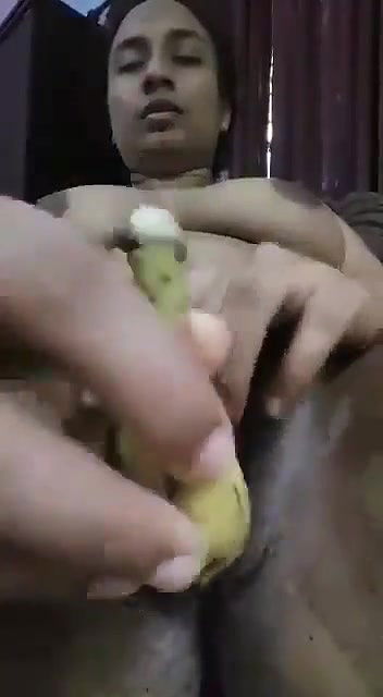 Masturbating with Banana mallu hot bhabhi vid