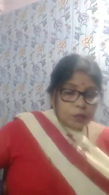 Sexy Indian Milf Showing Boobs And Pussy