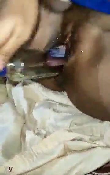 Desi sexy bhabi enjoy with bottle