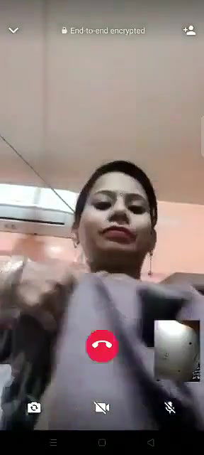 Desi Bhabhi Shows her Boobs On VC