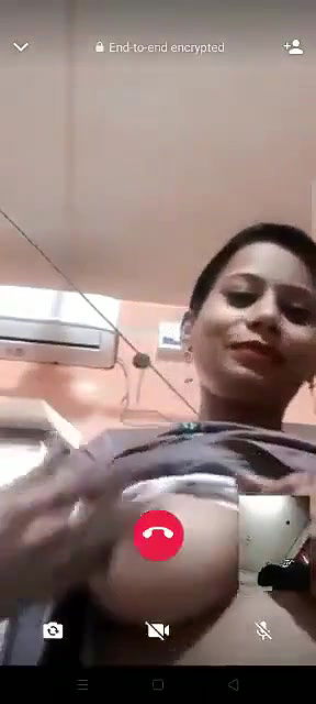Desi Bhabhi Shows her Boobs On VC