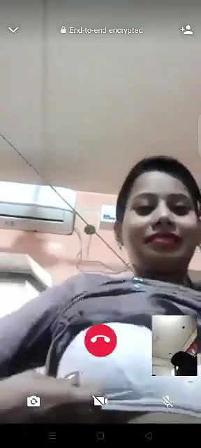 Desi Bhabhi Shows her Boobs On VC