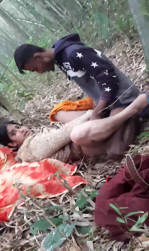 desi village bhabi outdoor group fucking