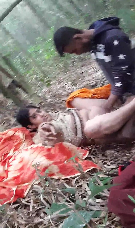 desi village bhabi outdoor group fucking