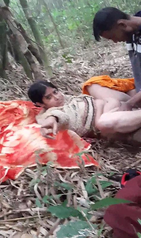 desi village bhabi outdoor group fucking