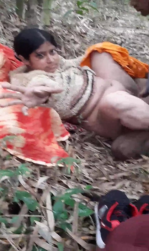 desi village bhabi outdoor group fucking