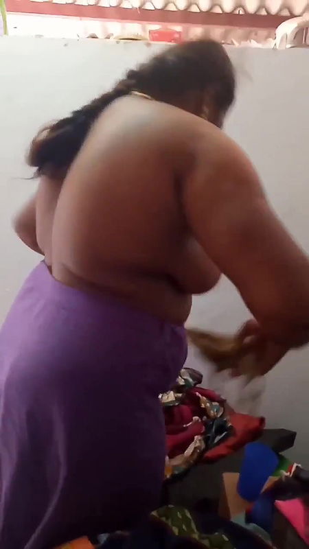 Tamil southindian bhabhi hot show with tamil talkings dont mis it