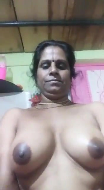 Desi Bhabhi Shows He boobs and Pussy