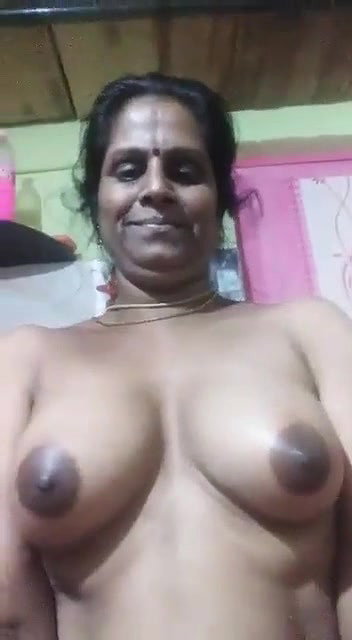 Desi Bhabhi Shows He boobs and Pussy