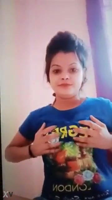 Sexy Indian Mall Shows her Boobs and Pussy