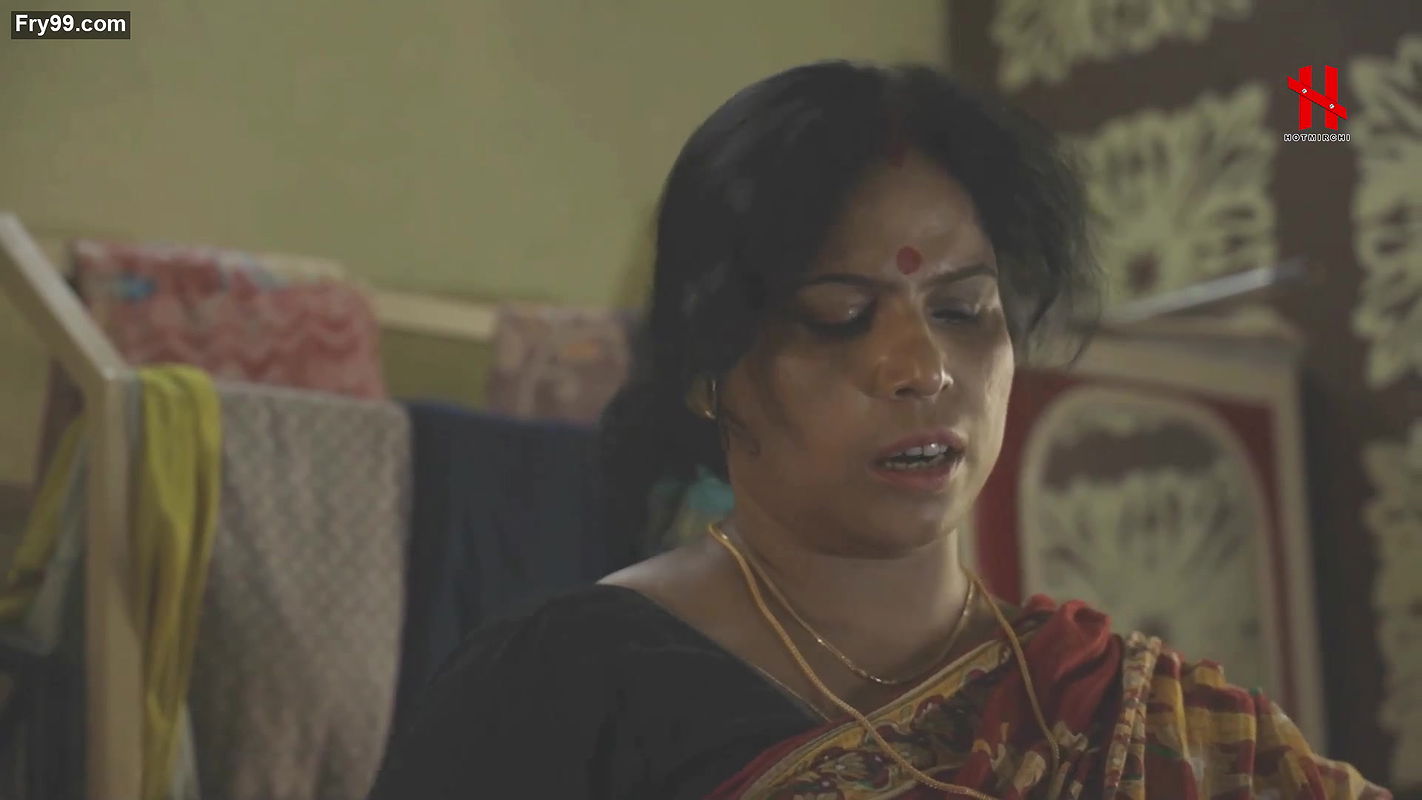 Hottest Kajal Singh – near naked boobs, nipple peek, hard liplicking smooch,navel kis