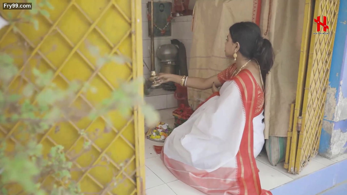 Hottest Kajal Singh – near naked boobs, nipple peek, hard liplicking smooch,navel kis