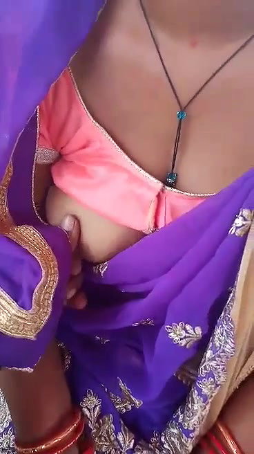 Bhabhi in park with lover, he playing with her boob