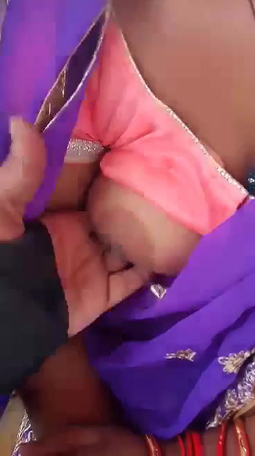 Bhabhi in park with lover, he playing with her boob