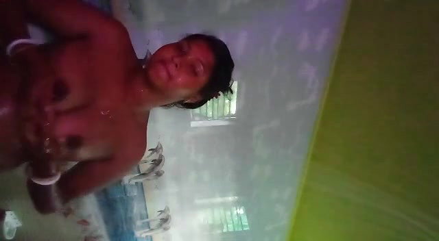 Unsatisfied bhabhi fingering in bathroom