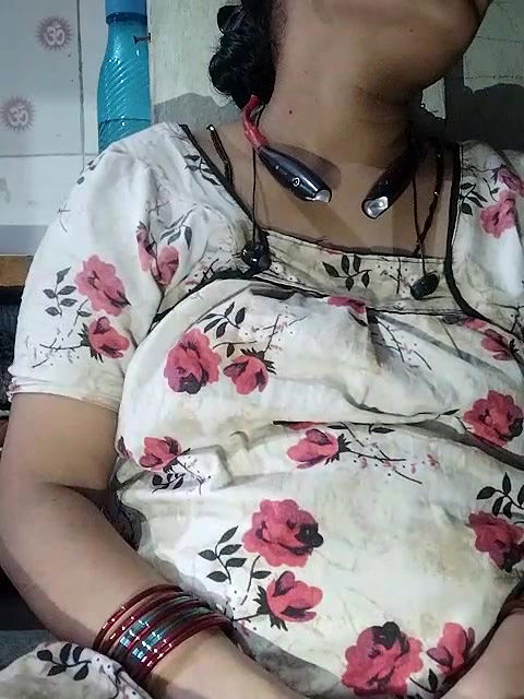 Stripchat-Public.Show-c-Sexynageena-2025.05.08.021928