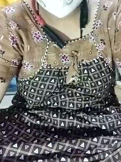 Stripchat-Public.Show-c-Sexynageena-2025.05.09.201101