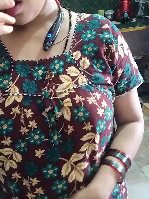 Stripchat-Public.Show-c-Sexynageena-2025.05.13.024706