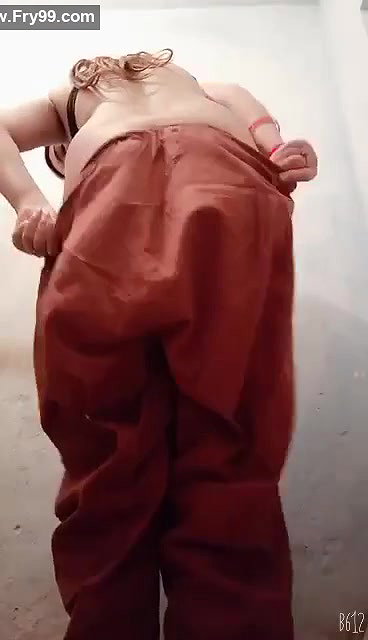 Cute Girl Shows Her Boobs and Ass