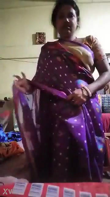 Boudi Shows her boobs and pussy