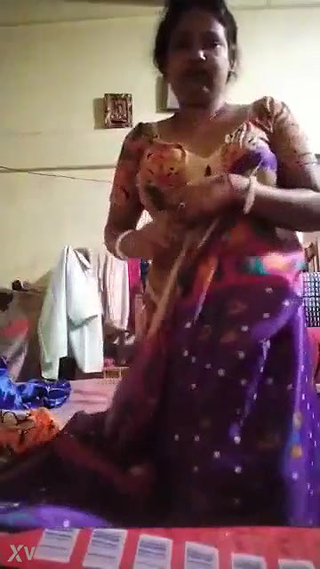 Boudi Shows her boobs and pussy
