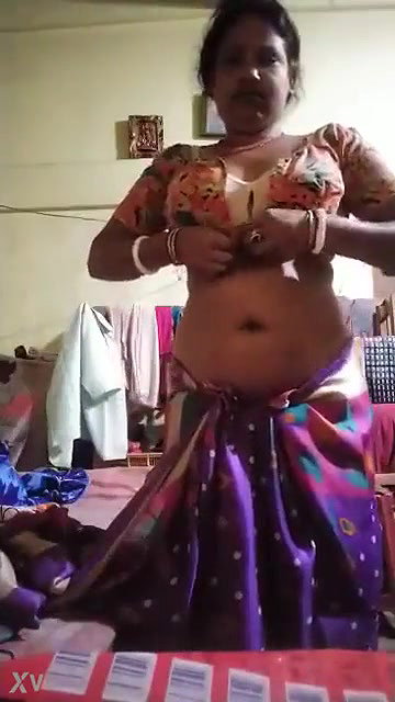 Boudi Shows her boobs and pussy