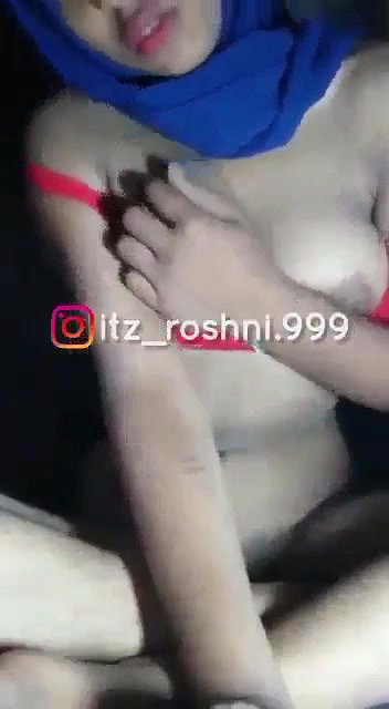 Bangladeshi Horny Girl Roshni Masturbating Wearing Hijab