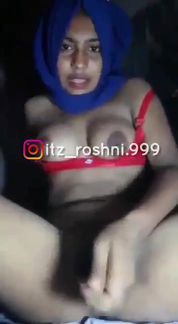 Bangladeshi Horny Girl Roshni Masturbating Wearing Hijab