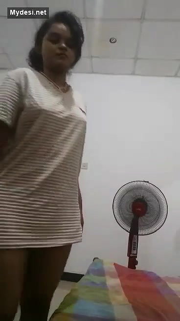 Horny girl show her sexy pussy