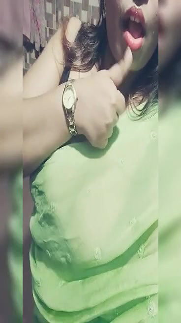 Sexy Bhabi Showing Boobs