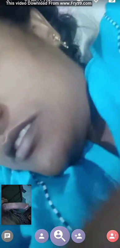 Telugu Bhabhi Shows Boobs on Vc