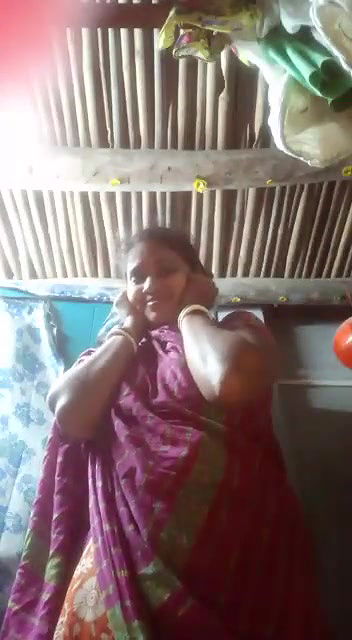Cute bhabi changing saree in vc