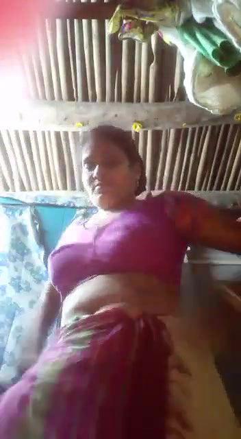 Cute bhabi changing saree in vc
