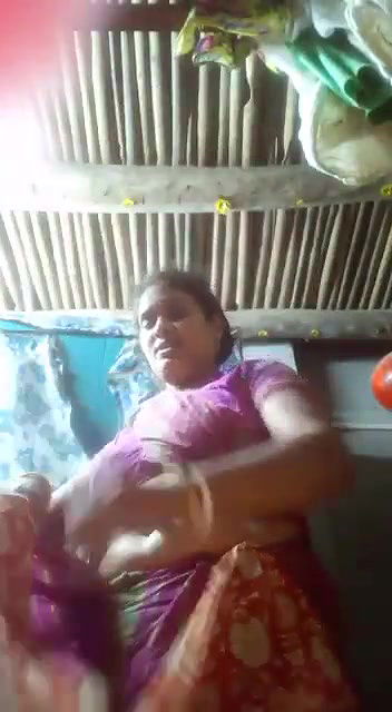 Cute bhabi changing saree in vc