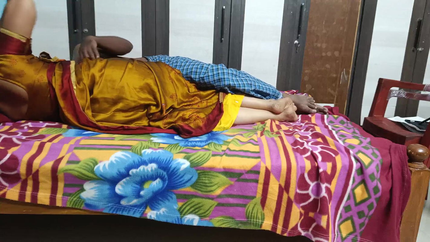 Sindu Bhabhi Saree Sex with Devar in the Bedroom