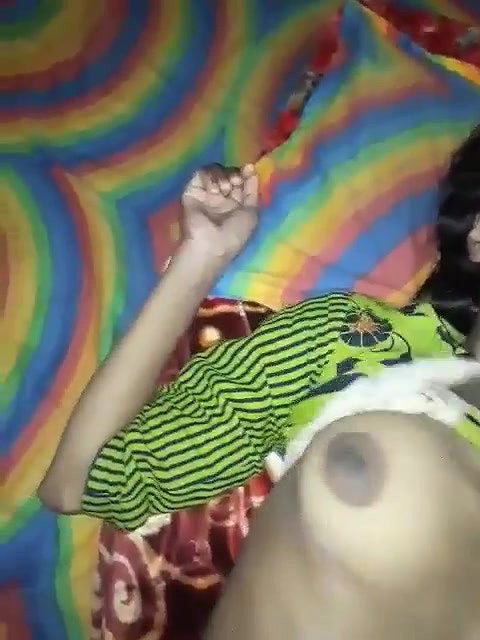 Bengali Boudi Boobs Pressing