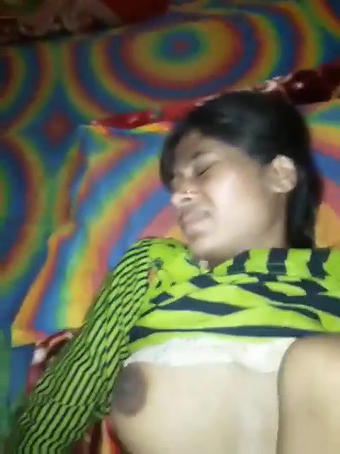 Bengali Boudi Boobs Pressing