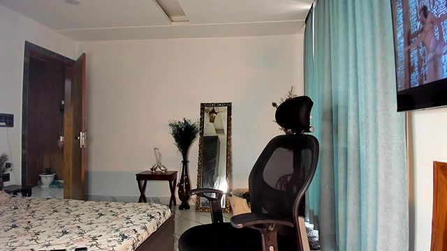 Stripchat-Public.Show-c-Bad_Girl_Kayra69-2025.02.06.044210