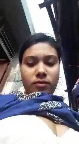 Sexy Desi Girl Shows her Boobs and Pussy