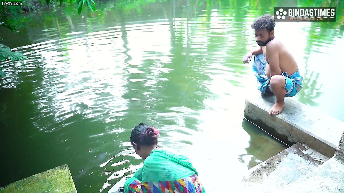 Kaamwali Bai ke sath Outdoor Masti Doodh Nikal ke  ( Hindi Audio )